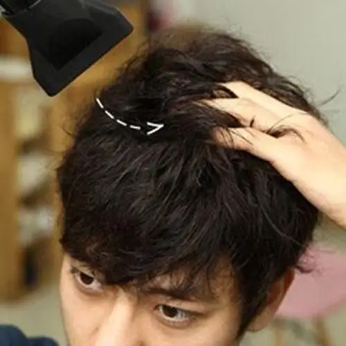 帅气有型 > 正文 虽然现在染烫都很平常,但是平时不喜欢打理自己发型