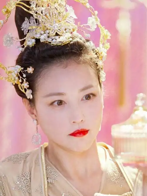 57岁周海媚的一生从恋爱脑变成灭绝师太3段恋情后不婚不育