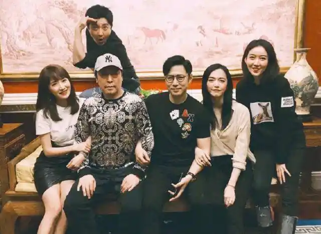 陈坤晒与倪大红合影笑称蹭流量,倪大红未露笑容却仍是很可爱_表情