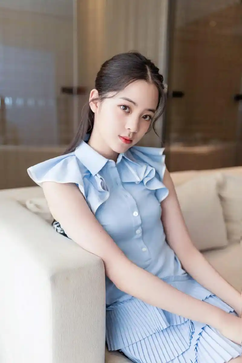 欧阳娜娜清爽甜美活动照图片