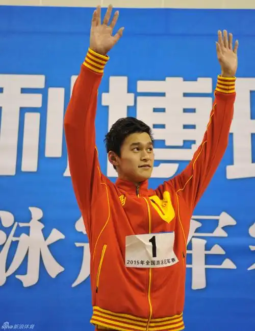 祖籍安徽省淮南市寿县,毕业于浙江大学体育系,中国男子游泳队运动员