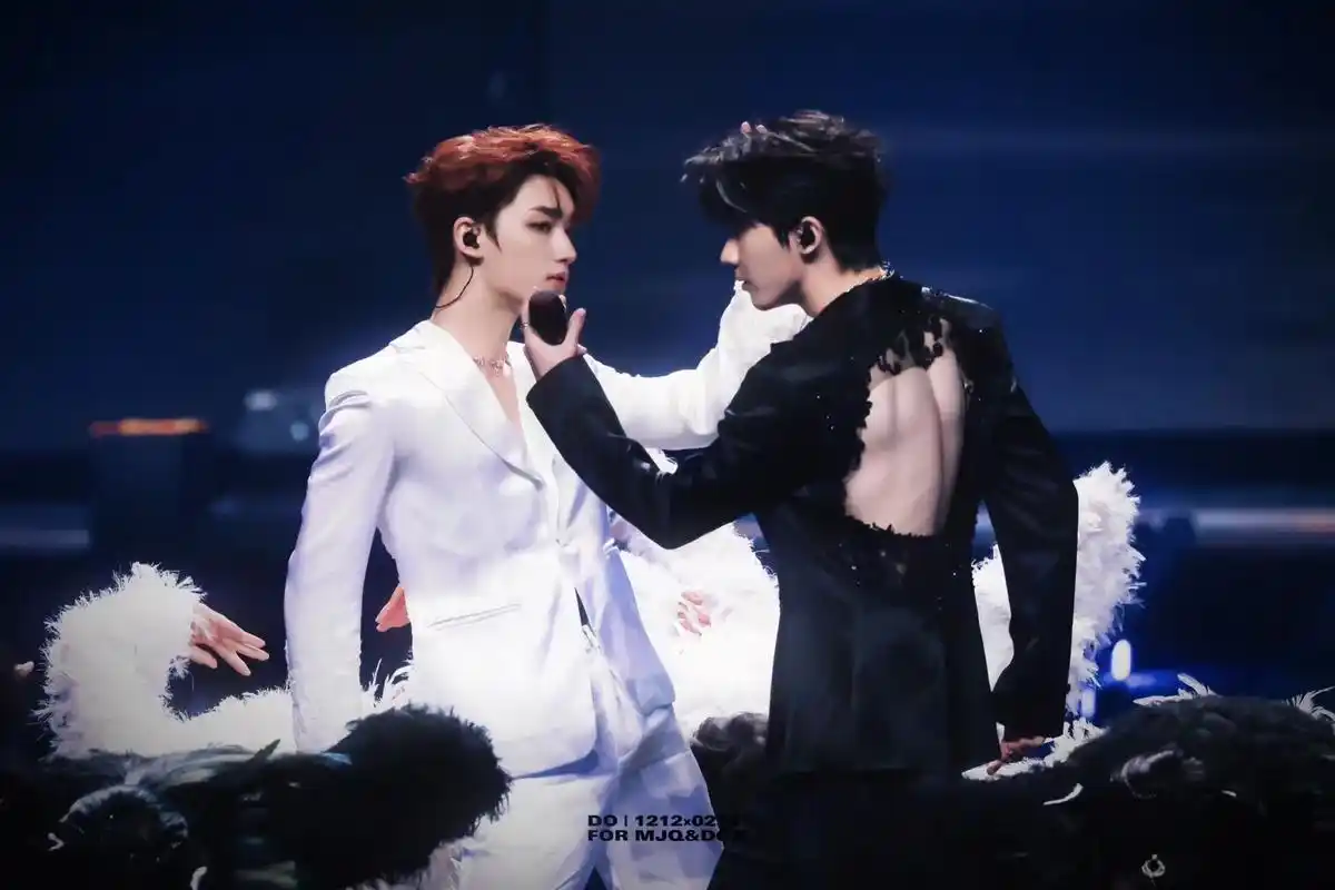 马嘉祺丁程鑫演唱会照片 - 抖音