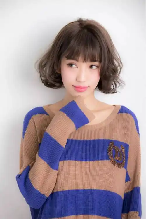 脸大脖子短就让这款发型拯救你