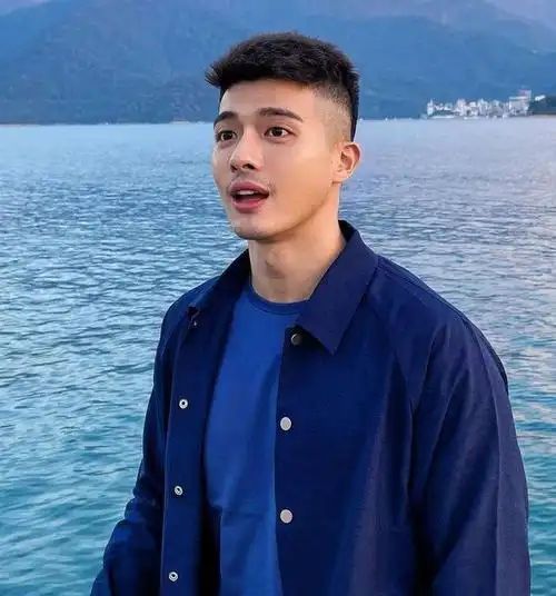 短碎飞机头发型图片,飞机头男生发型 | 草根创业网