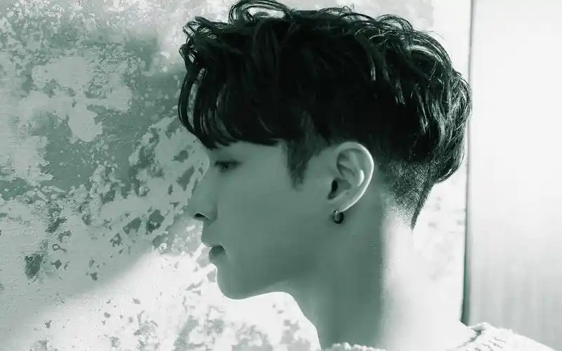 张艺兴帅气写真电脑桌面壁纸图片