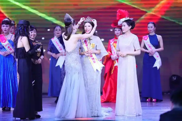 璀璨星世界小姐2019中国李霞获世界名嫒季军