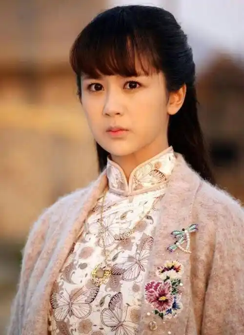 原创杨紫20年逆袭史13岁半夜12点被剧组赶走捡别人扔掉的角色成名