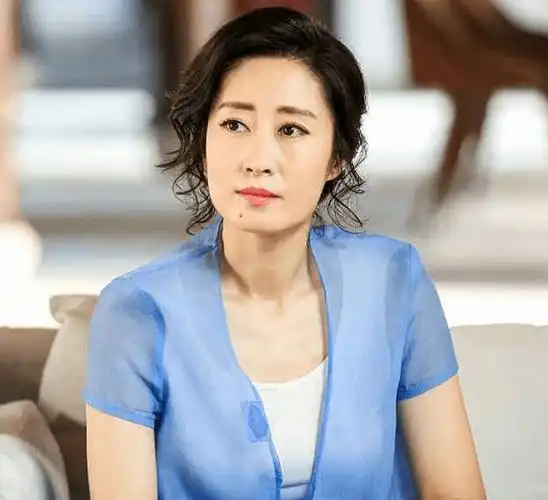 刘敏涛坦言想做小女人,结婚7年踹掉富豪老公,独自带女儿好坚强_生活