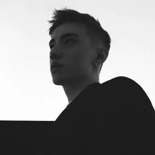 头像男成熟黑白头像,能让你感觉很幸福很温暖的男人