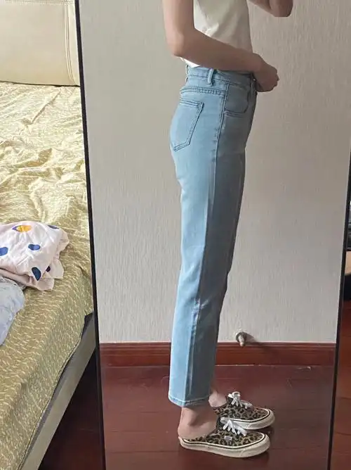 走线什么的都不错,布料也是有点弹性但是有型,要是膝盖没有鼓包#裤子