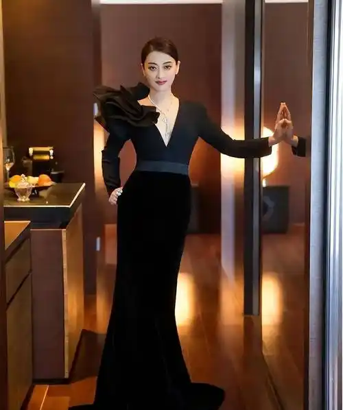 李小冉的胸,秦岚的腿,这些中年女星性感起来能迷死人_梅婷_女明星