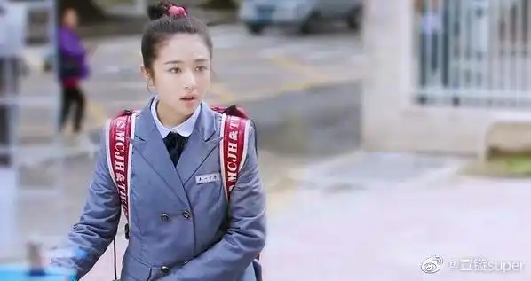 于池子(李兰迪饰),她是个做什么都有着十二. 来自宣镟super - 微博