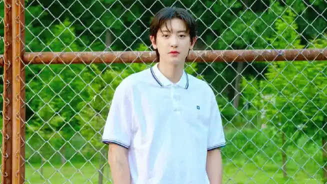 朴灿烈 · 下课一起去看学长打球