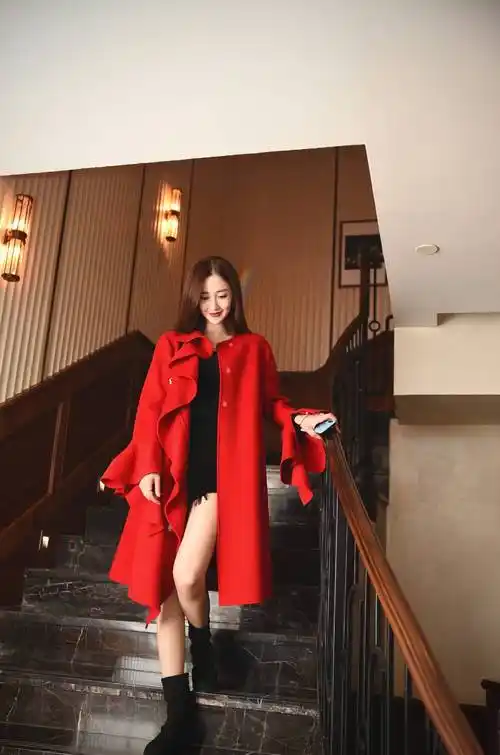 倒春寒陈欣予最新街拍曝光气质优雅尽显温柔