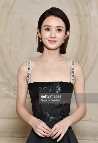 赵丽颖瘦成大头娃娃,皮肤太差不修没法看