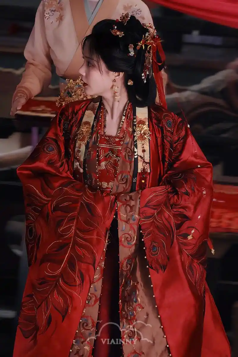 许久未见这么惊艳的古装造型了! #李一桐红秀丽