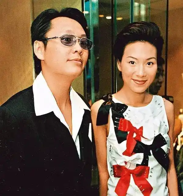 之后张可颐宣布与对方分手已两个月,皆因自己事业心重,两人聚少离多