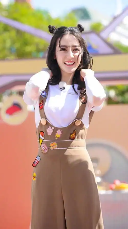 迪丽热巴 丸子头超太可爱 甜甜美美哒