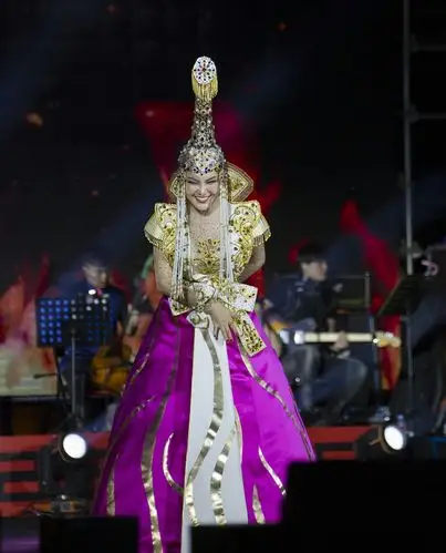 《站在草原望北京》乌兰图雅感恩家乡专场演唱会