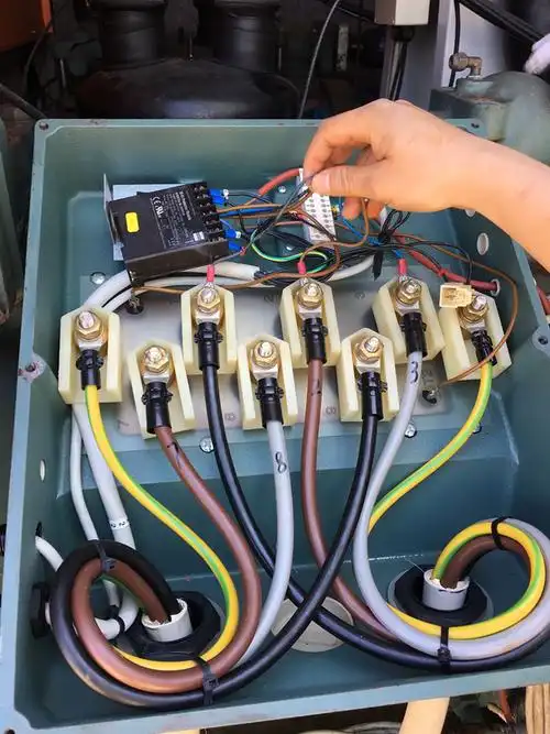 上海复旦科技园克莱门特风冷热泵螺杆机组维修