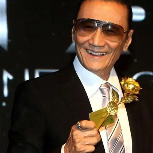 图老男人谢贤个人资料依旧活出年轻范