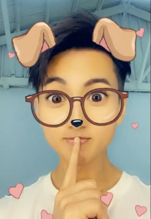 吴尊罕见晒九宫格搞怪自拍被女儿玩坏了父女俩的日常欢乐多