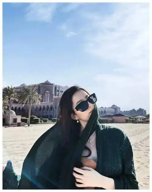 刘亦菲惊艳海边沙滩美照大片曝光全球瞩目