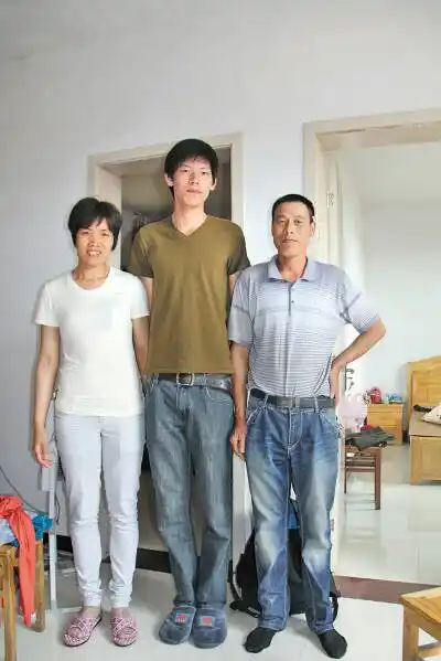 妈妈175,爸爸180,中间的儿子多高?