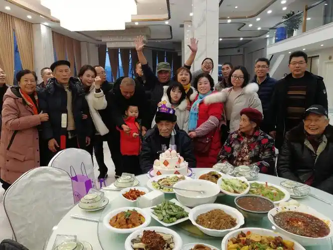 老父亲九十三岁生日宴