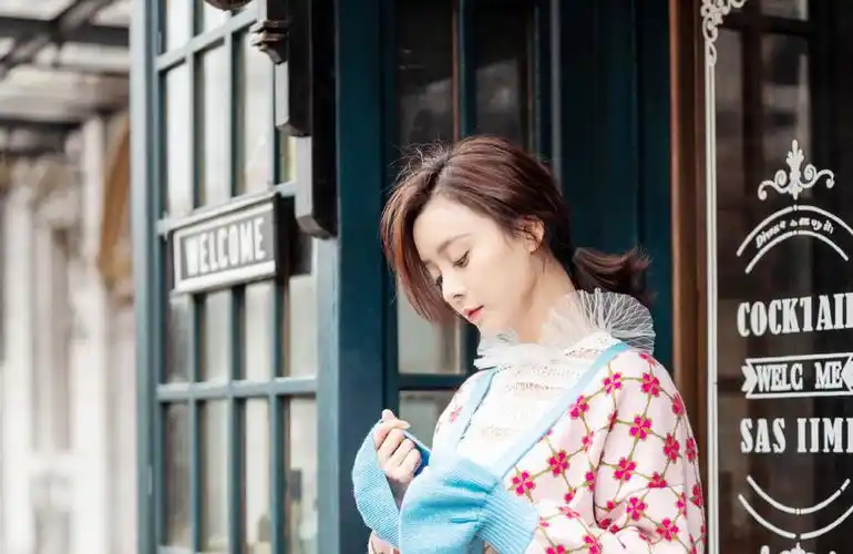 分享一组王瑞子图片给大家,图中的明星图片壁纸会点缀你的电脑桌面