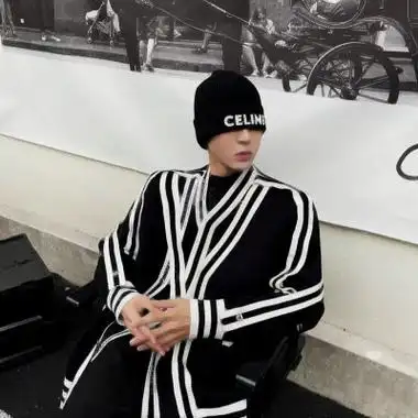 干净酷拽黑白色系潮男帅哥男头 好看简约的优质男生头像2022最新_男生