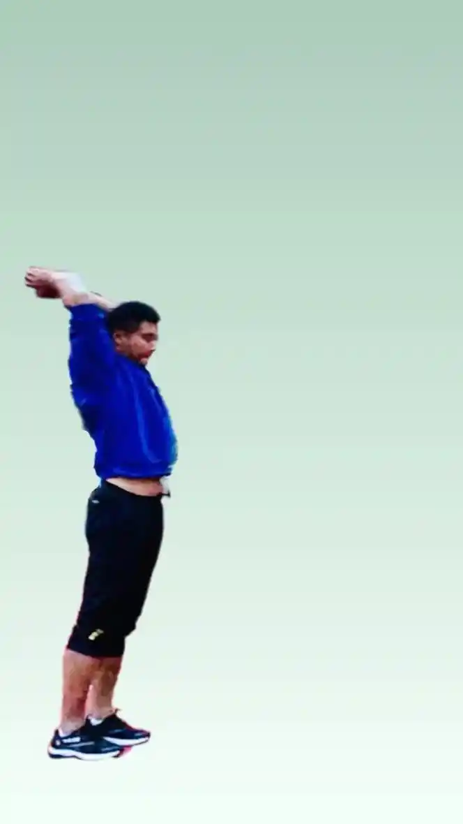 立定跳远5个关键动作: 1.预摆:不要踮脚尖!只做挺胸展肩动 - 抖音