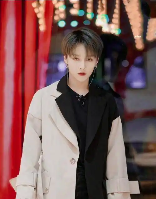 刘雨昕的短发造型,为何这么飒酷,又这么撩人?_女人_下图_服饰