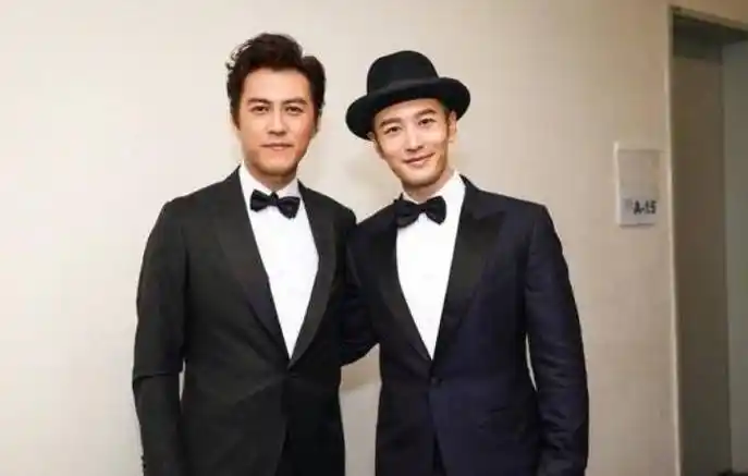 原创两代男神同框180周润发遇179黄晓明谁谎报身高一目了然