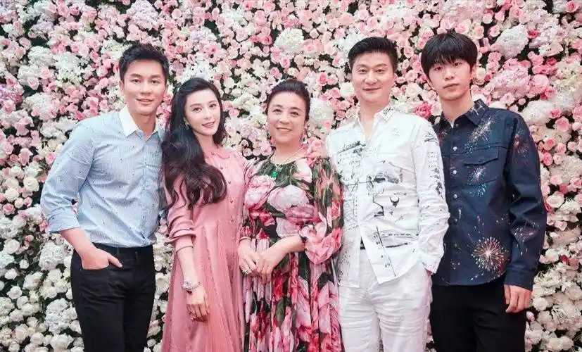 范冰冰春节近况曝光范丞丞晒照搞怪卖萌一家人独不见李晨