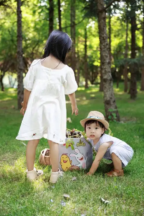 很多很多小土豆,于是我们就把它们全部挖出来啦小土豆真的太可爱了,从