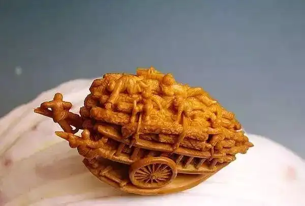 邹丽青微雕雕刻师传统的绚丽