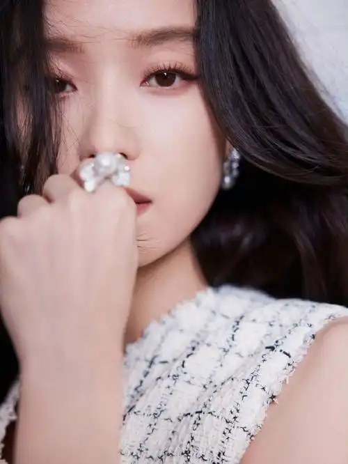 倪妮520仪式感##倪妮明媚花神#520来啦~倪妮带着美照又来"攻击"我的