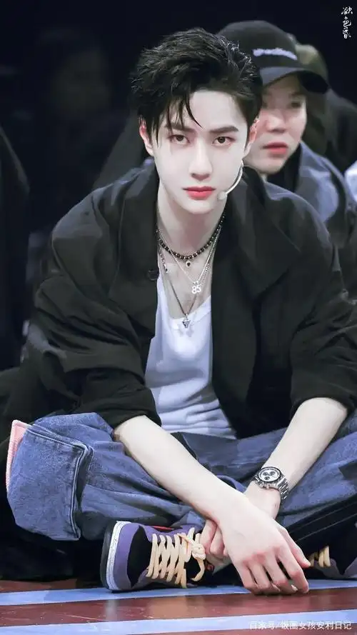 酷盖王一博街舞3里的造型真是太帅了