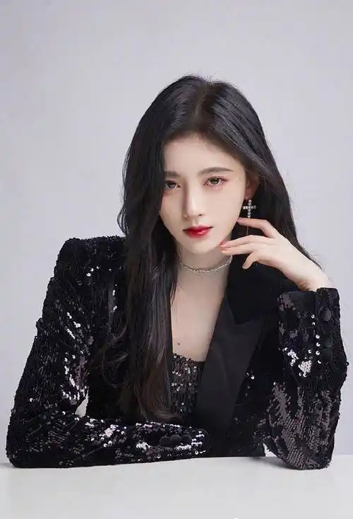 鞠婧祎花戎暗黑魔后造型曝光甜美不再黑化眼神让人意想不到