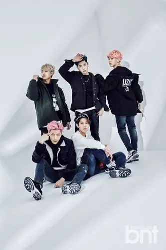 组合imfact拍写真 五人五色用绚丽抒写青春