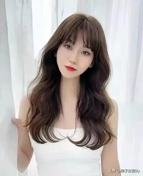 空气感八字刘海,氛围感发型的精髓(长发什么刘海好看图片) - 冷求网