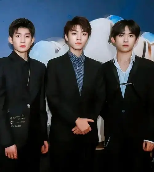 tfboys演唱会场面混乱粉丝冲破安检出现昏厥三小只在线回应