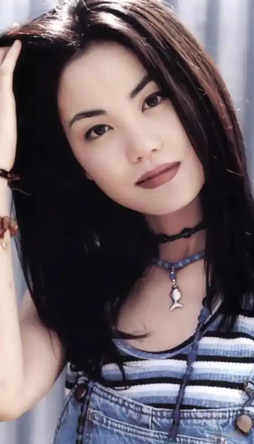 王菲1969年出生于北京祖籍黑龙江省龙江县代表歌传奇