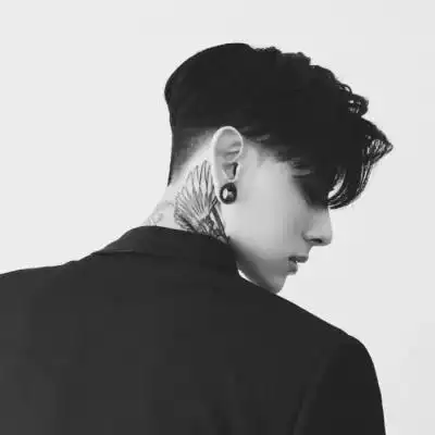 易烊千玺霸气侧漏的头像