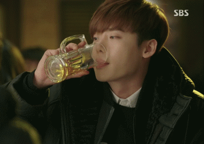 李钟硕吃货喝酒帅哥gif动图_动态图_表情包下载_soogif