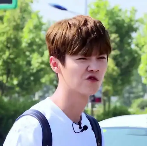 鹿晗 鹿哥 luhan 鹿哥总是能做出一些让人匪夷所思的表情~~哈哈哈哈哈