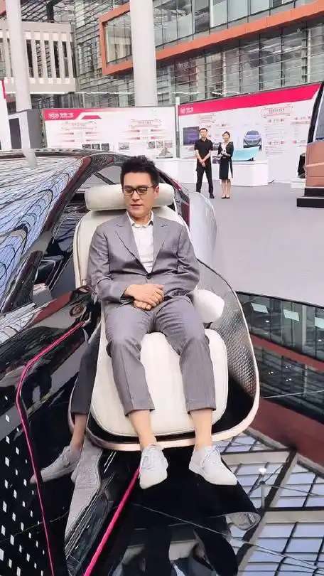 靳东很喜欢红旗汽车靳东很喜欢红旗汽车video player is loading.