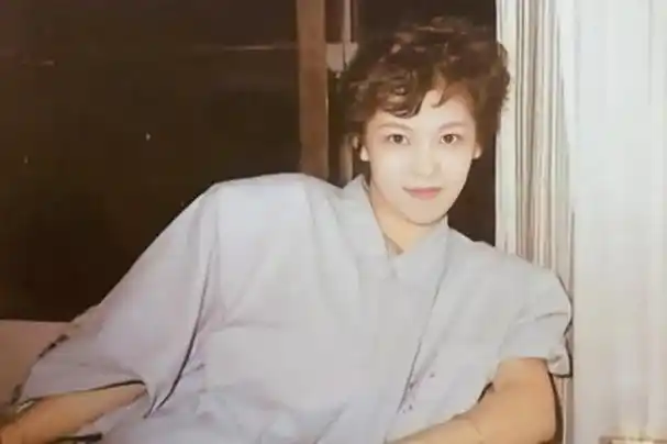 她是当时的台湾第一美女,追她的人远比追张雨绮还要排到法国的人要多.