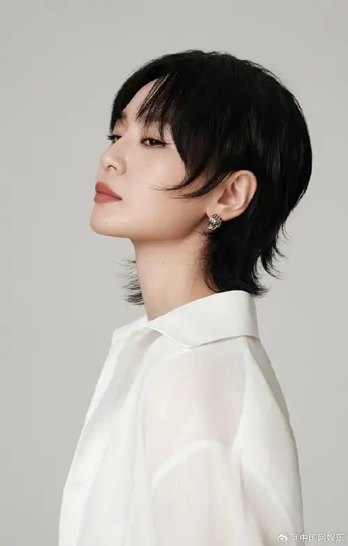 周笔畅  白衬衫